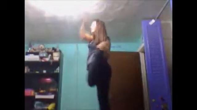 Scorpion On A Moving Chair смотреть онлайн