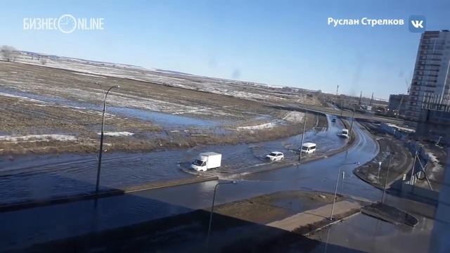 В Набережных Челнах талыми водами затопило проспект смотреть онлайн