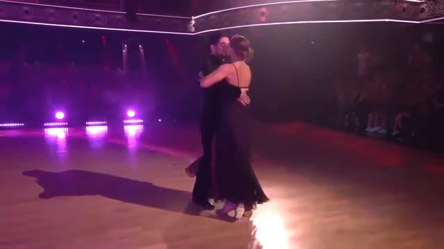 Hannah Brown and Alan Bersten Tango (Week 9) | Dancing With The Stars смотреть онлайн