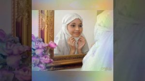 Маленькая девочка очень красиво поёт нашид "