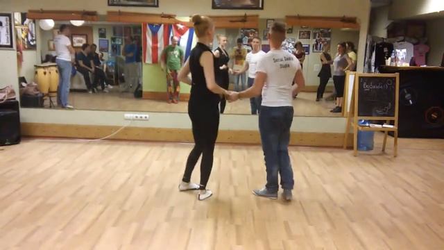 Сальса для новичков.  Setenta и выход через Paseala.  Стас Швецов и Аня Павлова 14 апреля 2015