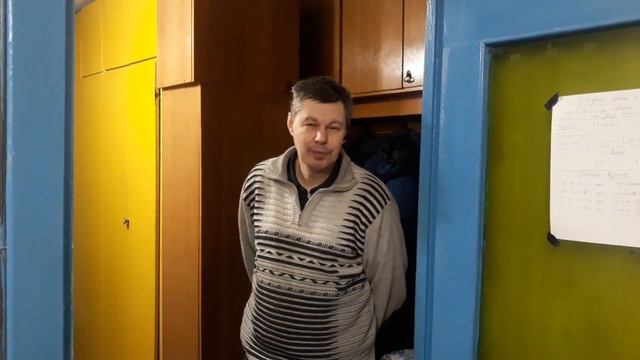 Скоро будет спать на полу 🤔 смотреть онлайн