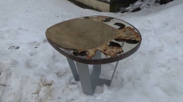 НЕОБЫЧНЫЙ СТОЛ - ЭПОКСИДНАЯ СМОЛА, МОХ И ГОРНЫЙ ТОПОЛЬ смотреть онлайн
