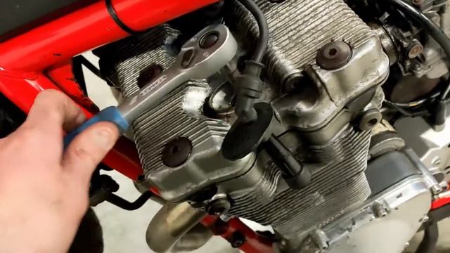 1995 Suzuki Bandit 600 uit winterslaap halen смотреть онлайн