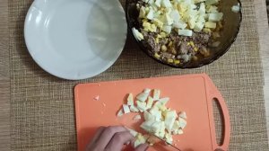 Вкусный и простой Салат с яйцом кукурузой и сайрой. Обязательно приготовь!