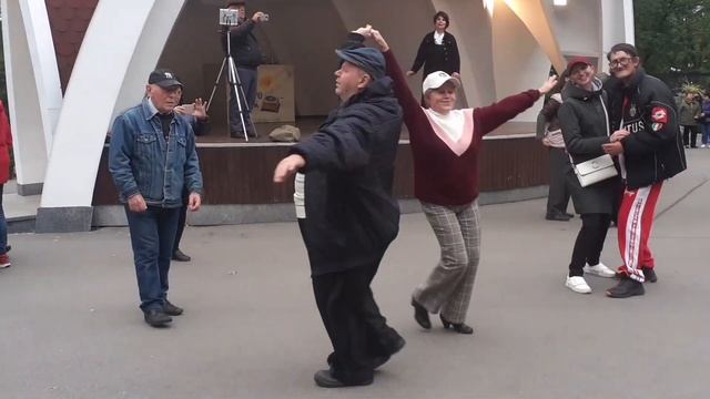 А НАСТОЯЩАЯ ПОДРУГА НА ДЕНЬГИ НЕ МЕНЯЕТ ДРУГА!???/ТАНЦЫ В ПАРКЕ ГОРЬКОГО ХАРЬКОВ СЕНТЯБРЬ 2021 смотреть онлайн