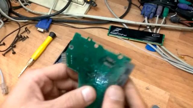 Ремонт жесткого диска Samsung или "золотая затирачка" смотреть онлайн