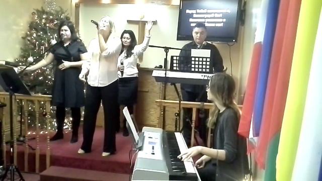 Поклонение:"Я люблю Тебя мой Бог";"Перед Тобой склоняюсь я"(3 января 2016 г.) смотреть онлайн