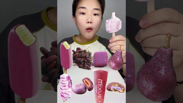 [ASMR] Eating Emoji Foods and ice Cream (amazing crunchy sounds) Emojilerle Popüler yiyecekler yeme смотреть онлайн