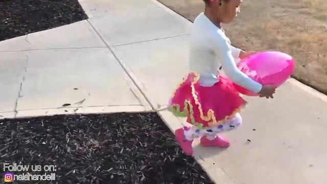 HUGE EGGS SURPRISE TOYS game - Family Fun for Kids ToysReview Family Review смотреть онлайн