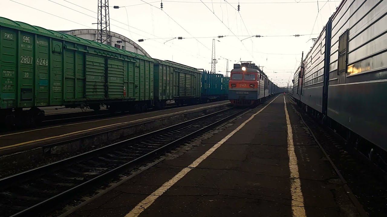 ВЛ80Р-1816 с контейнерным поездом по ст.Нижнеудинск. смотреть онлайн