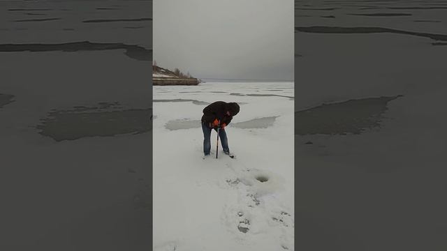 Сверление льда шнеком "Неро" правого вращения, диаметр 180 мм. Milwaukee 2706. Ледобур НЕРО 180. смотреть онлайн