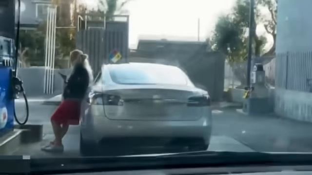 Девушки за рулем!Бабы за рулем!Смешные и страшные моменты на дороге!