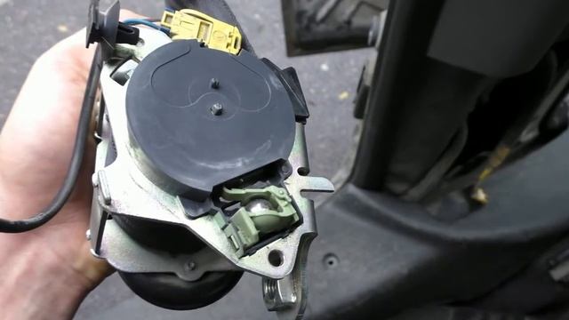 Fiat Doblo 1.3 multijet ремонт ремня безопасности. смотреть онлайн