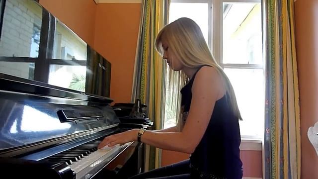 Lara plays the Mortal Kombat theme on piano! (piano cover) смотреть онлайн