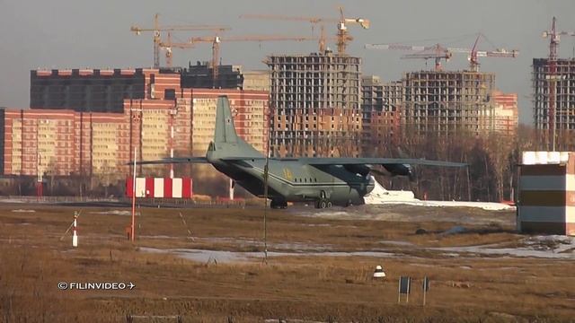 ✈Ан-12 с открытым грузолюком / с открытой рампой смотреть онлайн
