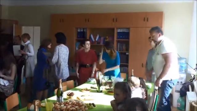 Выпускной в 9 классе. В классе. Награждение родителей. Кл.рук. - Горбушина Е.В. 17 июня 2017г. смотреть онлайн