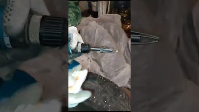 Дошиповка зимних колёс своими руками в домашних условиях! Легко и просто. смотреть онлайн