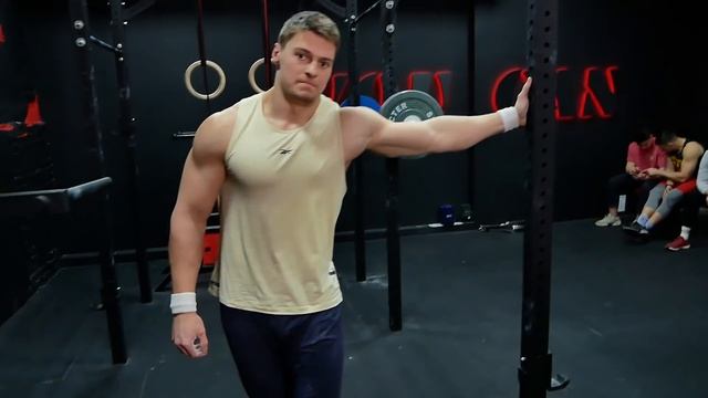 Подтягивания в лесенку на 10 000 рублей с ГЛАВНЫМ ХЕЙТЕРОМ! смотреть онлайн