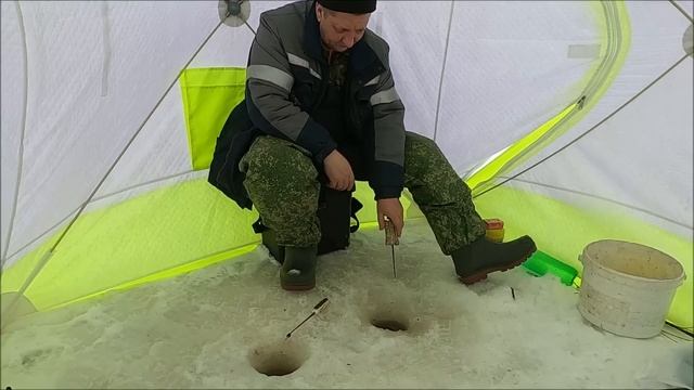 ЛОВЛЯ ЩУКИ В ГЛУХОЗИМЬЕ НА ЖЕРЛИЦЫ. ЧАСТЬ 2 смотреть онлайн