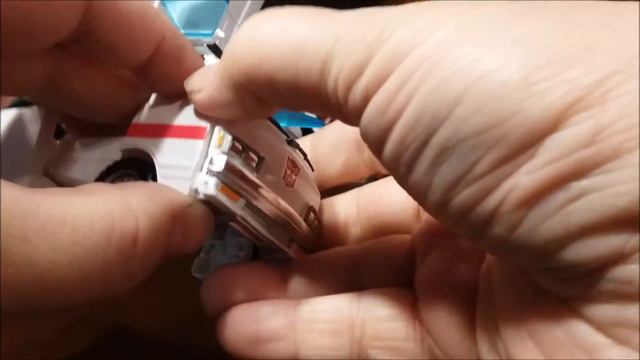 Transformers Takara Tomy KO Masterpiece MP-30 Ratchet смотреть онлайн