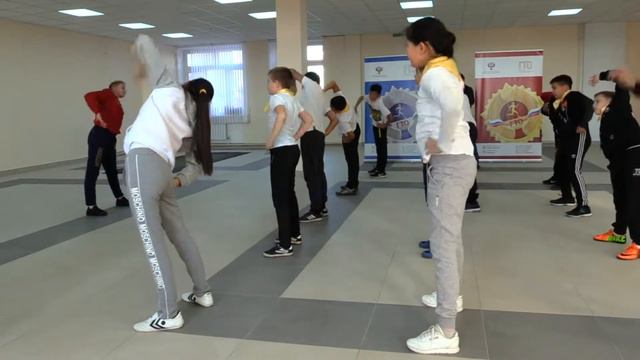 Зарядка с чемпионом. Калмыцкая Этнокультурная Гимназия смотреть онлайн