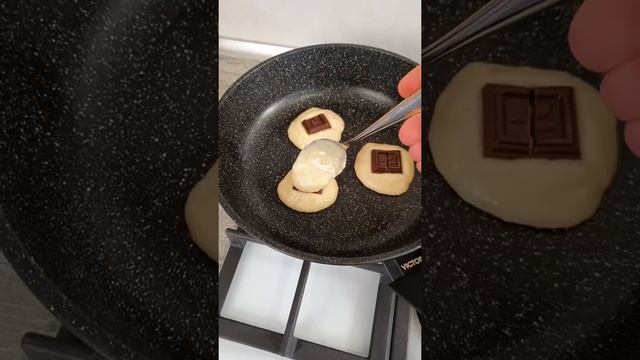 Вкусное шоколадные печенье. Как можно его готовит? смотреть онлайн