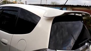 Как установить спойлер на Хонда Фит гибрид. Часть 5