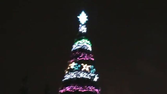 Искусственная елка, освещение 4 смотреть онлайн