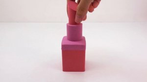 Интересное видео о том, как сделать радужную помаду с помощью кинетического песка ASMR