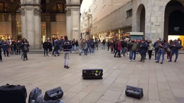 Dance Monkey - Live Street Sax in Milan SHVED смотреть онлайн