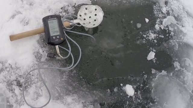 Зимняя рыбалка, первый выход на лед с эхолотом Практик смотреть онлайн