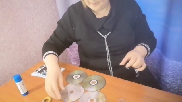 Новая жизнь для старых вещей. Фоторамка из дисков. смотреть онлайн