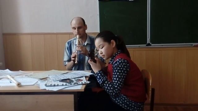 Санта-Лючия. Дуэт домры (Сафина Макарова) и блокфлейты (Илья Стебенюк) смотреть онлайн