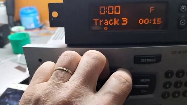 opel corsa d  blutud or aux ?