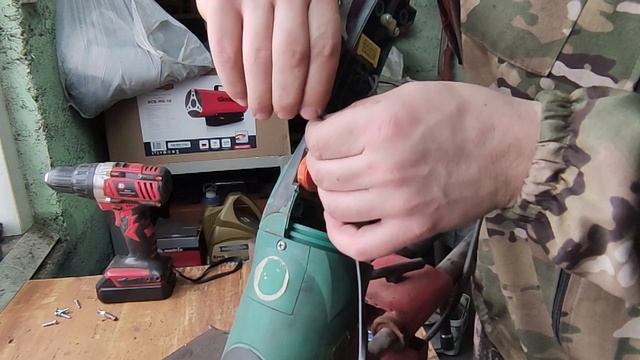 Отрезной станок из болгарки с протяжкой небольшие изменения. смотреть онлайн