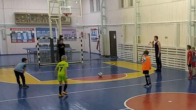 Обзор девятнадцатой игры. Победа 4:2. 2 гола. Продолжительность игры - 40 минут. смотреть онлайн