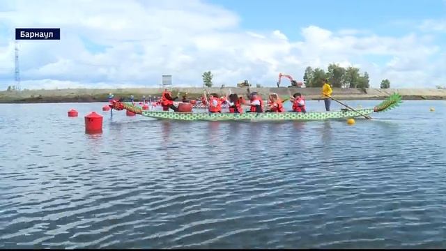В Барнауле прошёл III Кубок журналистов края по гребле на лодках «Дракон» смотреть онлайн