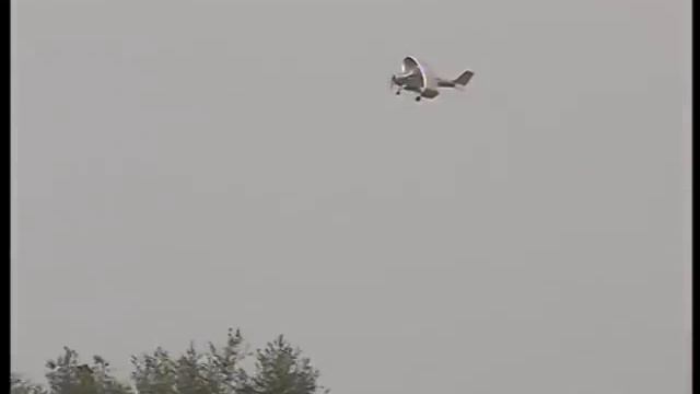 An oval closed wing plane. Flight on a circle. mpg смотреть онлайн