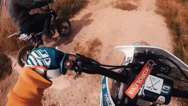 WELS RT125 на прогулке в стиле Mad Max смотреть онлайн