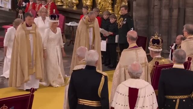 КУРЬЁЗЫ, СЛУХИ и МЕМЫ с коронации КАРЛА III #коронация #королевскаясемья смотреть онлайн