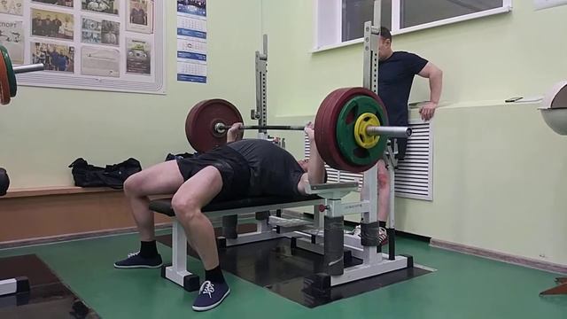жим лёжа 142,5 кгх5, 4й подход смотреть онлайн