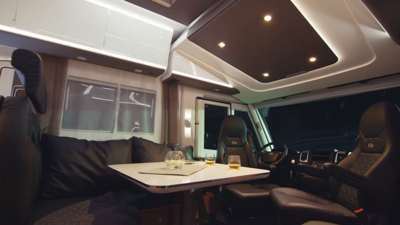 Автодом Sonic Supreme - флагман Adria-Mobil. Обзор на выставке в Дюссельдорфе смотреть онлайн