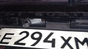 Как заменить лампочку подсветки номера Mitsubishi Pajero Sport 1 #RAZNOBOY #MPS1 #какснять