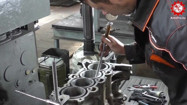 РАСТОЧКА И ХОНИНГОВАНИЕ ГИЛЬЗОВАННОГО БЛОКА ЦИЛИНДРОВ HYUNDAI 2.0. Минск. AvtoPro.by смотреть онлайн
