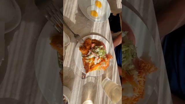 Анапа, Кристалл уют, пансионат,  кафе, столовая,  еда   завтрак на столе