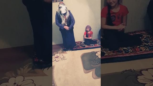 Ответный танец бабушек на "Ди лай лай" смотреть онлайн