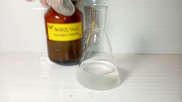 Реакция СУЛЬФАТА НИКЕЛЯ и СИЛИКАТА НАТРИЯ. Опыты по химии. Химические эксперименты дома смотреть онлайн