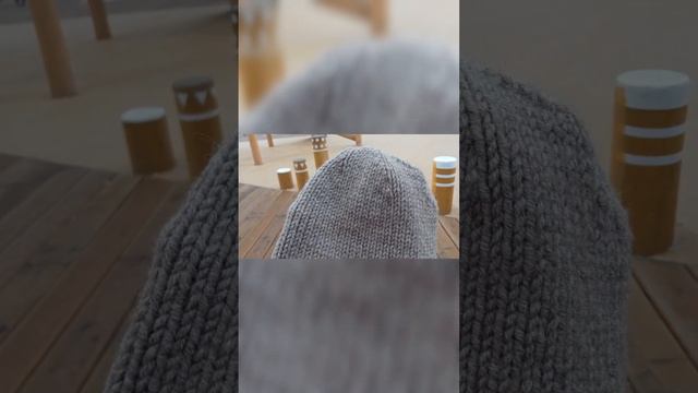 Наташины шапки часть 1. Шапки на осень на коленках, но с веселой куколкой, мини обзор смотреть онлайн