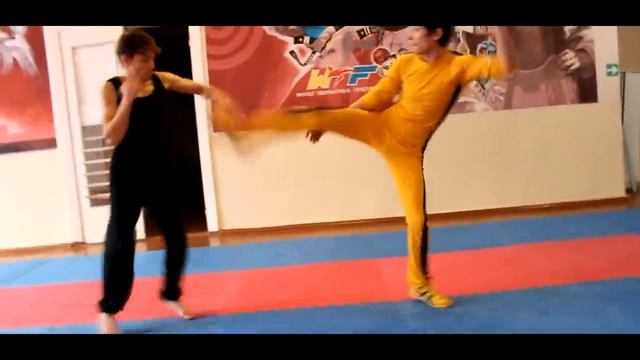 Разборка в стиле Брюс Ли ( Rumble in the style of Bruce Lee ) смотреть онлайн